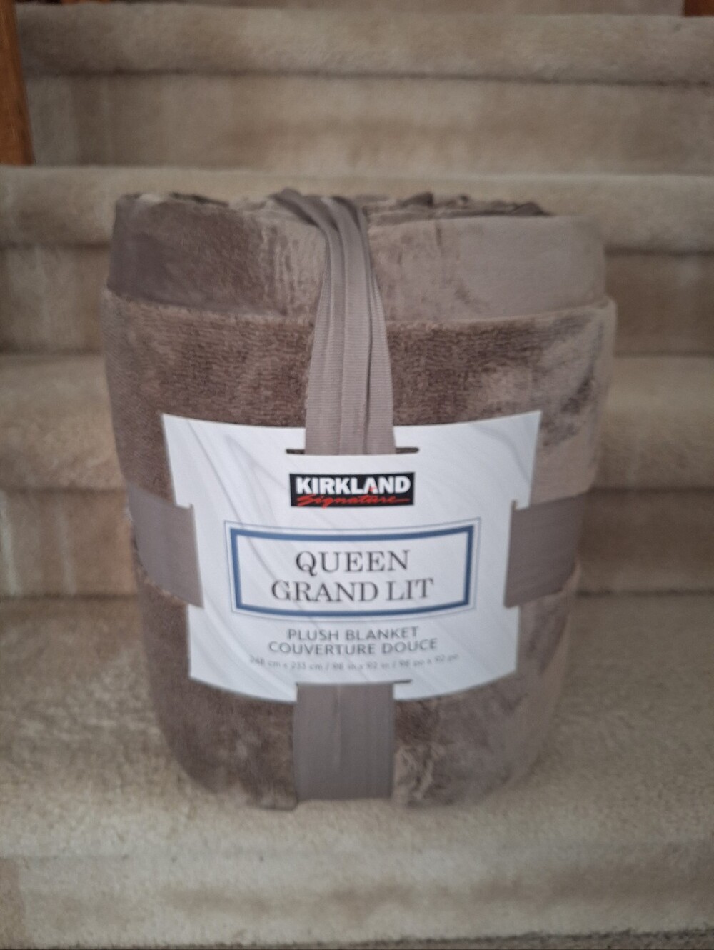 NWT Kirkland Signature Plush Queen Blanket Taupe Gray